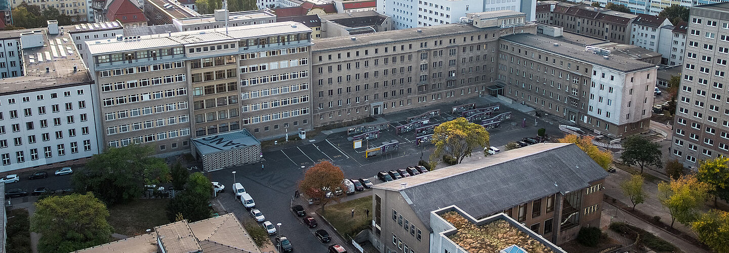 Blick auf die ehemalige Stasi-Zentrale in Berlin-Lichtenberg