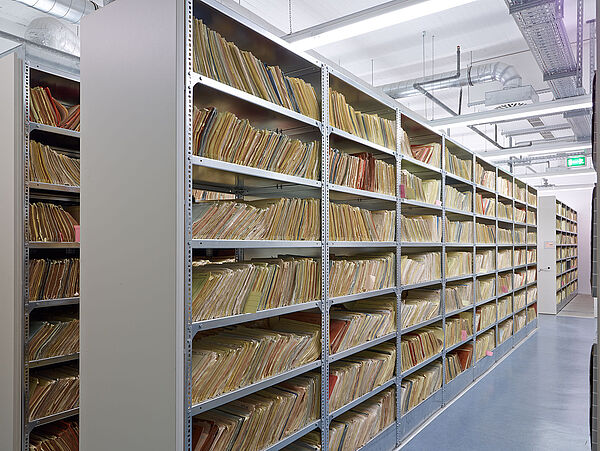 Regale im Stasi-Unterlagen-Archiv Berlin