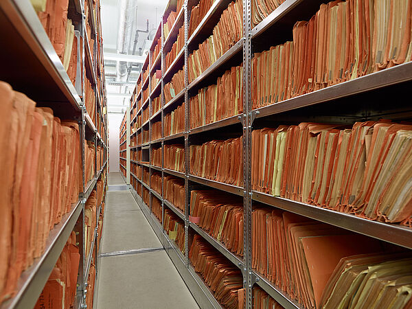 Regale im Stasi-Unterlagen-Archiv in Berlin Regale im Stasi-Unterlagen-Archiv in Berlin