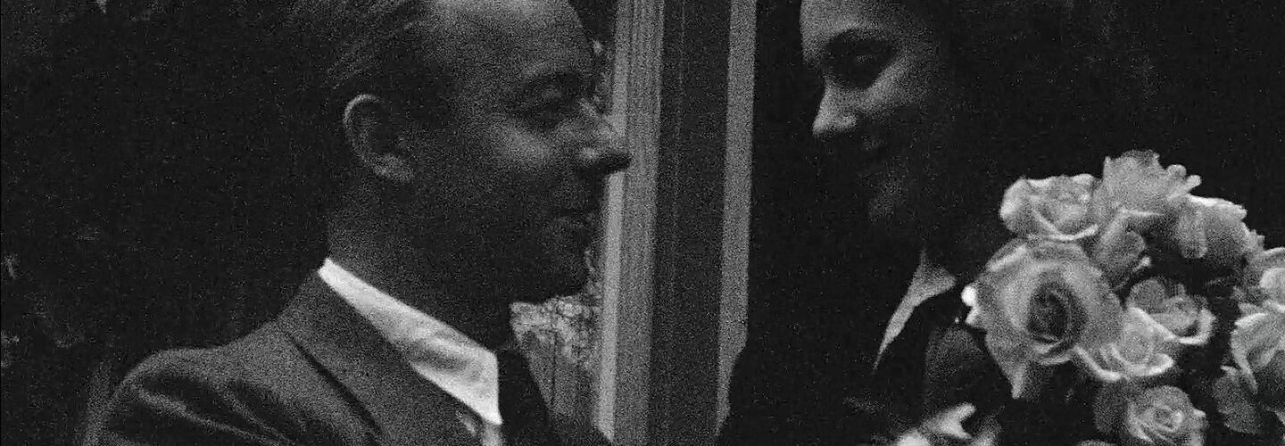 Filmstill aus „Hochzeit von Heinz Rühmann und SA-Aufmarsch in Magdeburg“ (1939)