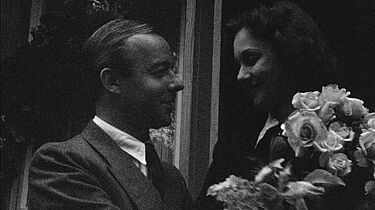 Filmstill aus „Hochzeit von Heinz Rühmann und SA-Aufmarsch in Magdeburg“ (1939)