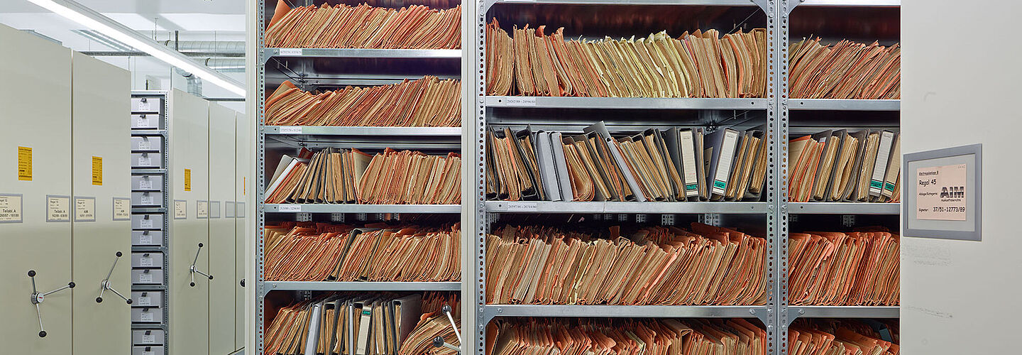 Regale im Stasi-Unterlagen-Archiv in Berlin
