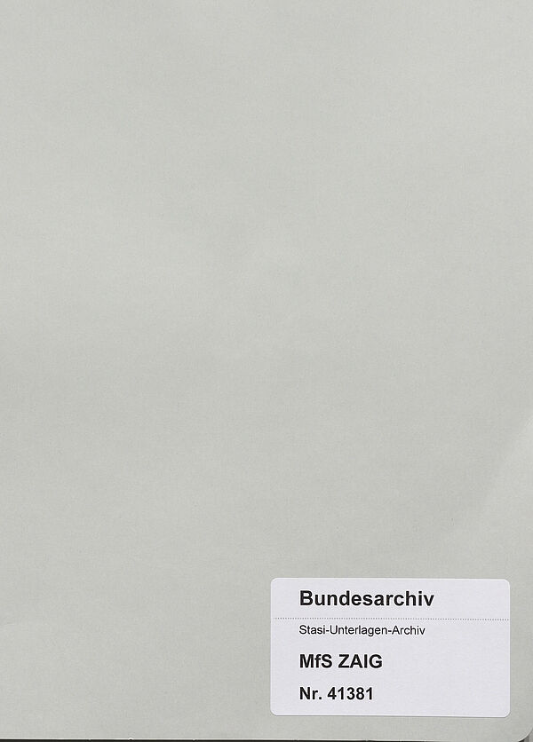 Ein grauer Aktendeckel mit einem weißen Aufkleber. Darauf steht die Signatur der Akte MfS, ZAIG, Nr. 41381.