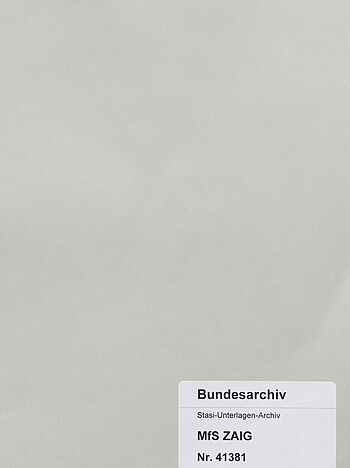 Ein grauer Aktendeckel mit einem weißen Aufkleber. Darauf steht die Signatur der Akte MfS, ZAIG, Nr. 41381.