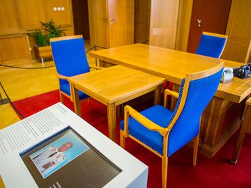 The picture shows the office desk of Erich Mielke