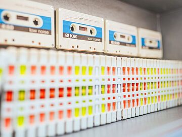 Kassetten der Stasi in der Ausstellung "Einblick ins Geheime"